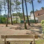 Hébergement de vacances Cozy In With Heated Swimming Pool *