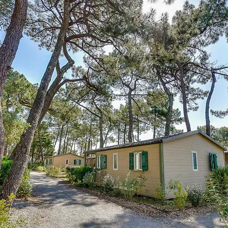 Beach Front Home In La Faute-Sur-Mer Casa de Férias
